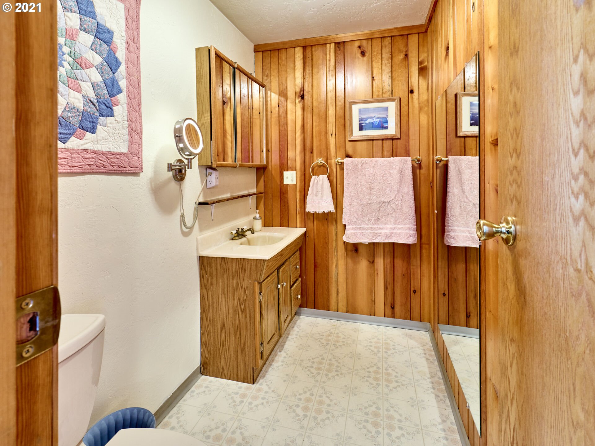 36799 South Hibbard Road Molalla, OR 97038 - Photo 14 of 32 a bathroom with a sink a mirror and a shower