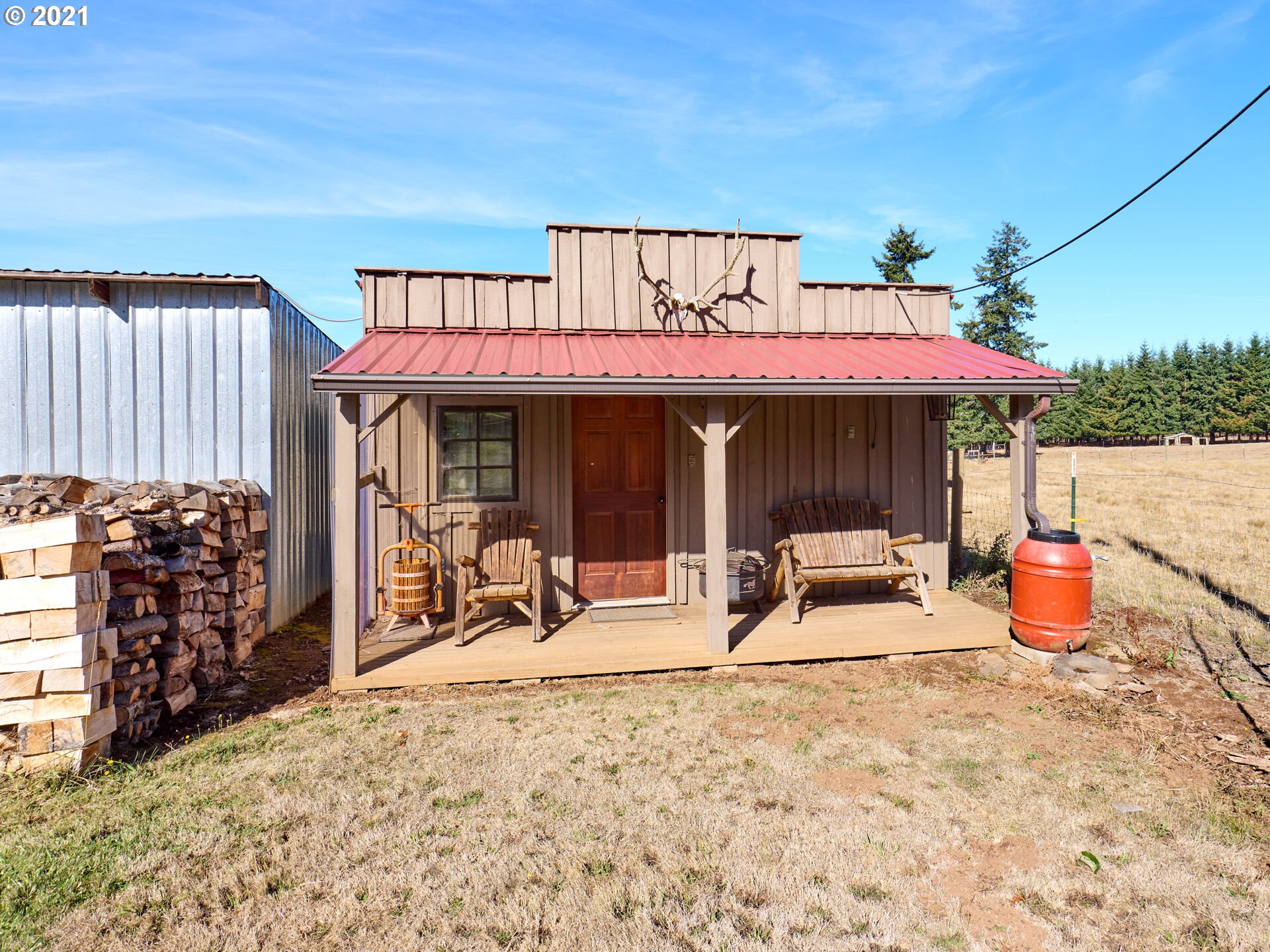 36799 South Hibbard Road Molalla, OR 97038 - Photo 23 of 32 a view of a chairs and table in patio