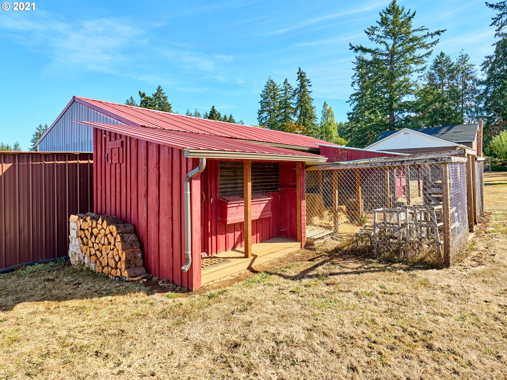 36799 South Hibbard Road Molalla, OR 97038 - Photo 29 of 32 a backyard of a house with yard and outdoor seating