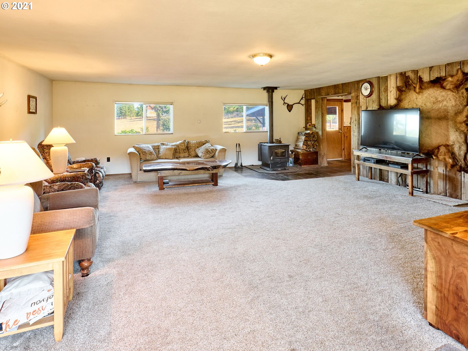 36799 South Hibbard Road Molalla, OR 97038 - Photo 4 of 32 a living room with furniture and a flat screen tv