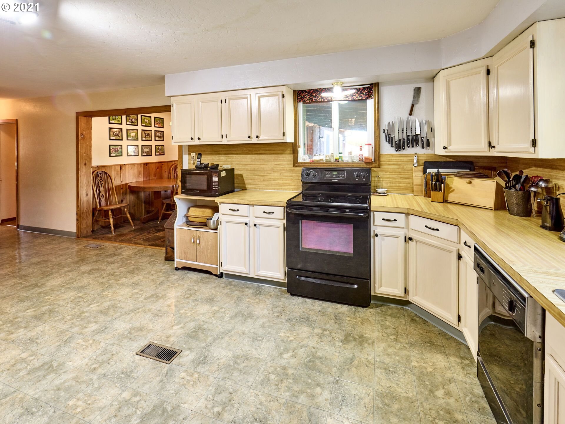 36799 South Hibbard Road Molalla, OR 97038 - Photo 6 of 32 a kitchen with stainless steel appliances granite countertop a stove top oven a sink a dining table and chairs