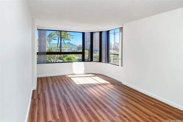 $2,800 | 2724 Kahoaloha Lane, Unit 506, Honolulu, HI 96826
