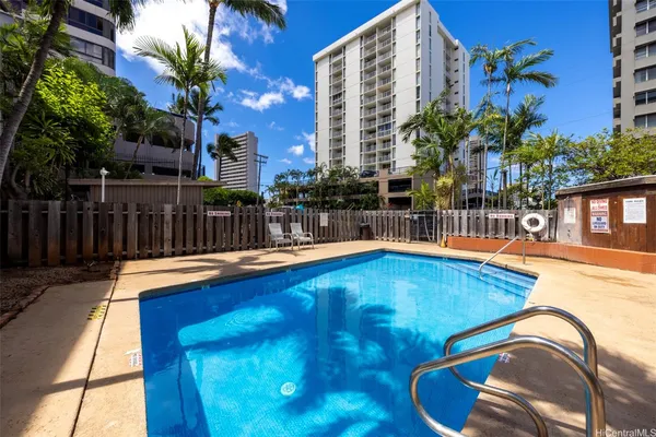 $2,800 | 2724 Kahoaloha Lane, Unit 506, Honolulu, HI 96826