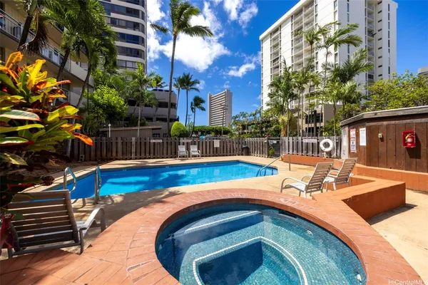 $2,800 | 2724 Kahoaloha Lane, Unit 506, Honolulu, HI 96826