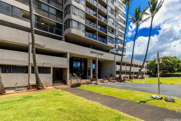 $2,800 | 2724 Kahoaloha Lane, Unit 506, Honolulu, HI 96826