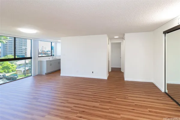 $2,800 | 2724 Kahoaloha Lane, Unit 506, Honolulu, HI 96826