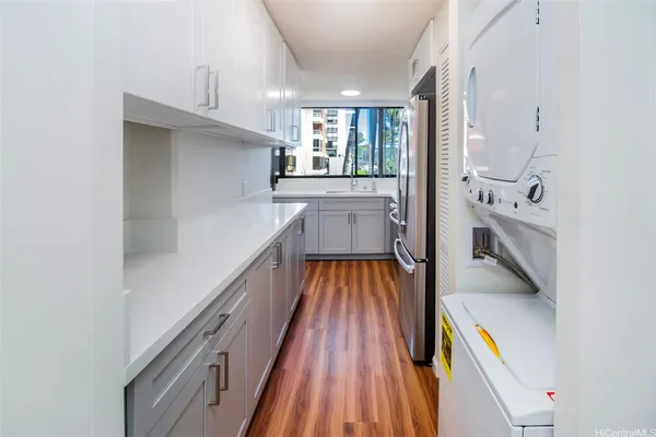 $2,800 | 2724 Kahoaloha Lane, Unit 506, Honolulu, HI 96826