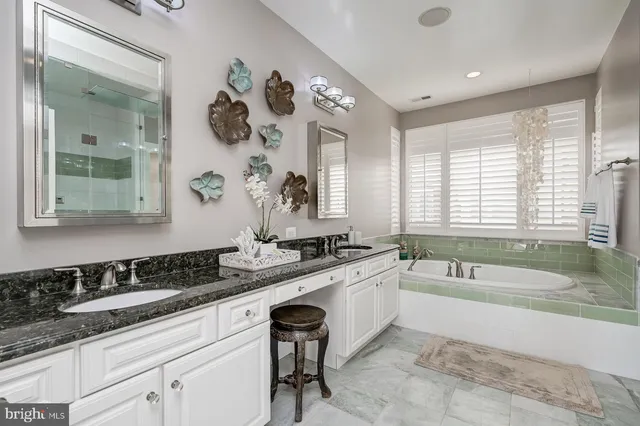 a view of a dinning table and chairs in the patio