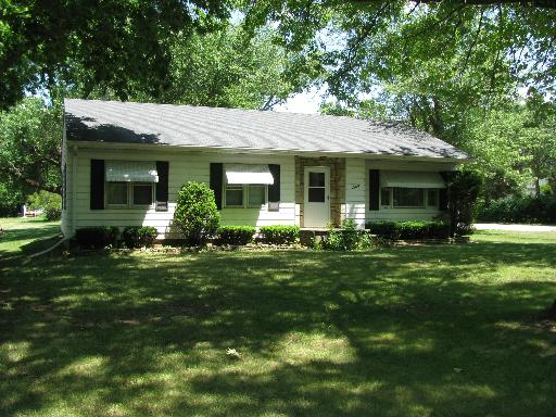3380 Sadler Road Morris, IL 60450 - Photo 14 of 14 a front view of a house with a garden