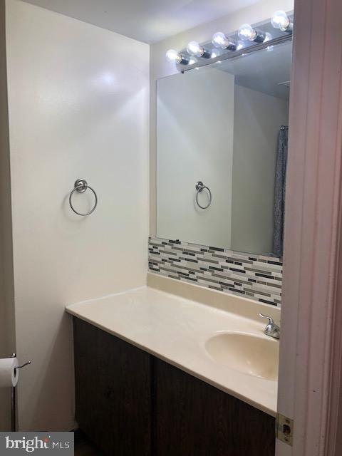 2812 Saxton Road Philadelphia, PA 19114 - Photo 14 of 23 Bathroom