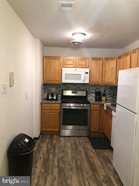 2812 Saxton Road Philadelphia, PA 19114 - Photo 9 of 23 Kitchen