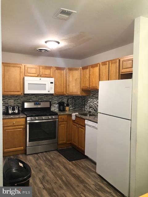 2812 Saxton Road Philadelphia, PA 19114 - Photo 10 of 23 Kitchen