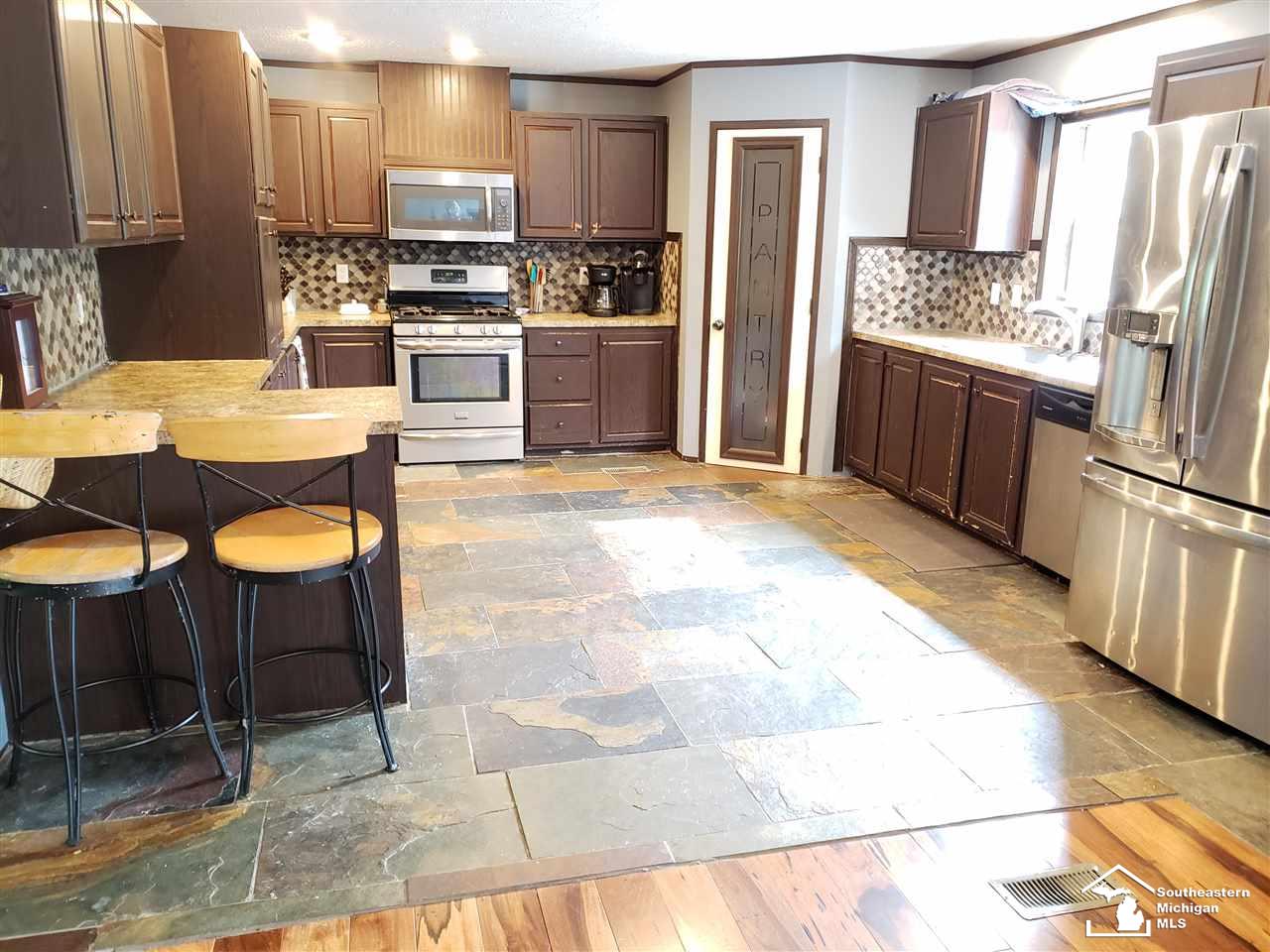 2271 West Dean Road Temperance, MI 48182 - Photo 7 of 33