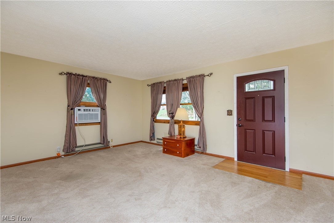 3132 Laubert Road Atwater, OH 44201 - Photo 5 of 35 Living Room