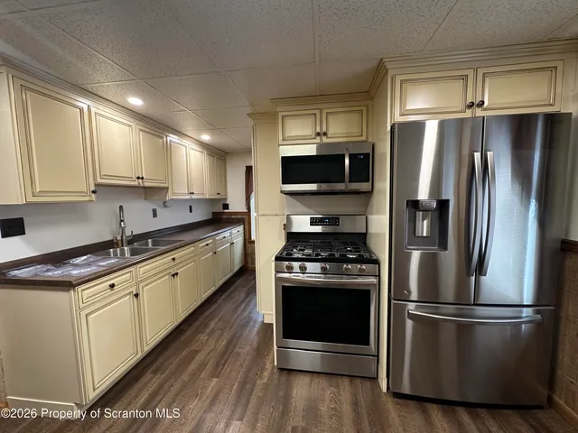 $1,300 | 548 Main Street, Dickson City, PA 18519