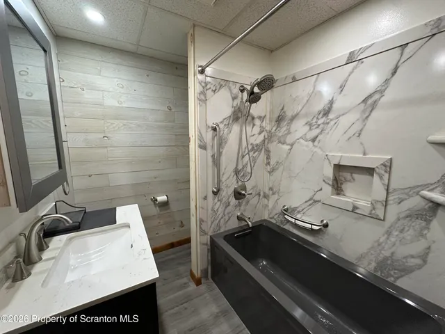 $1,300 | 548 Main Street, Dickson City, PA 18519