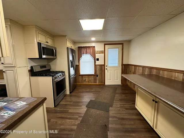 $1,300 | 548 Main Street, Dickson City, PA 18519