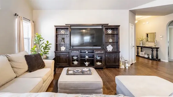 $2,300 | 1201 Central Village Drive, Denton, TX 76210