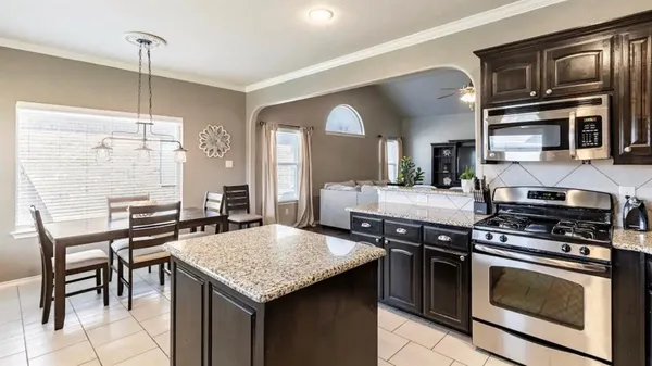 $2,300 | 1201 Central Village Drive, Denton, TX 76210