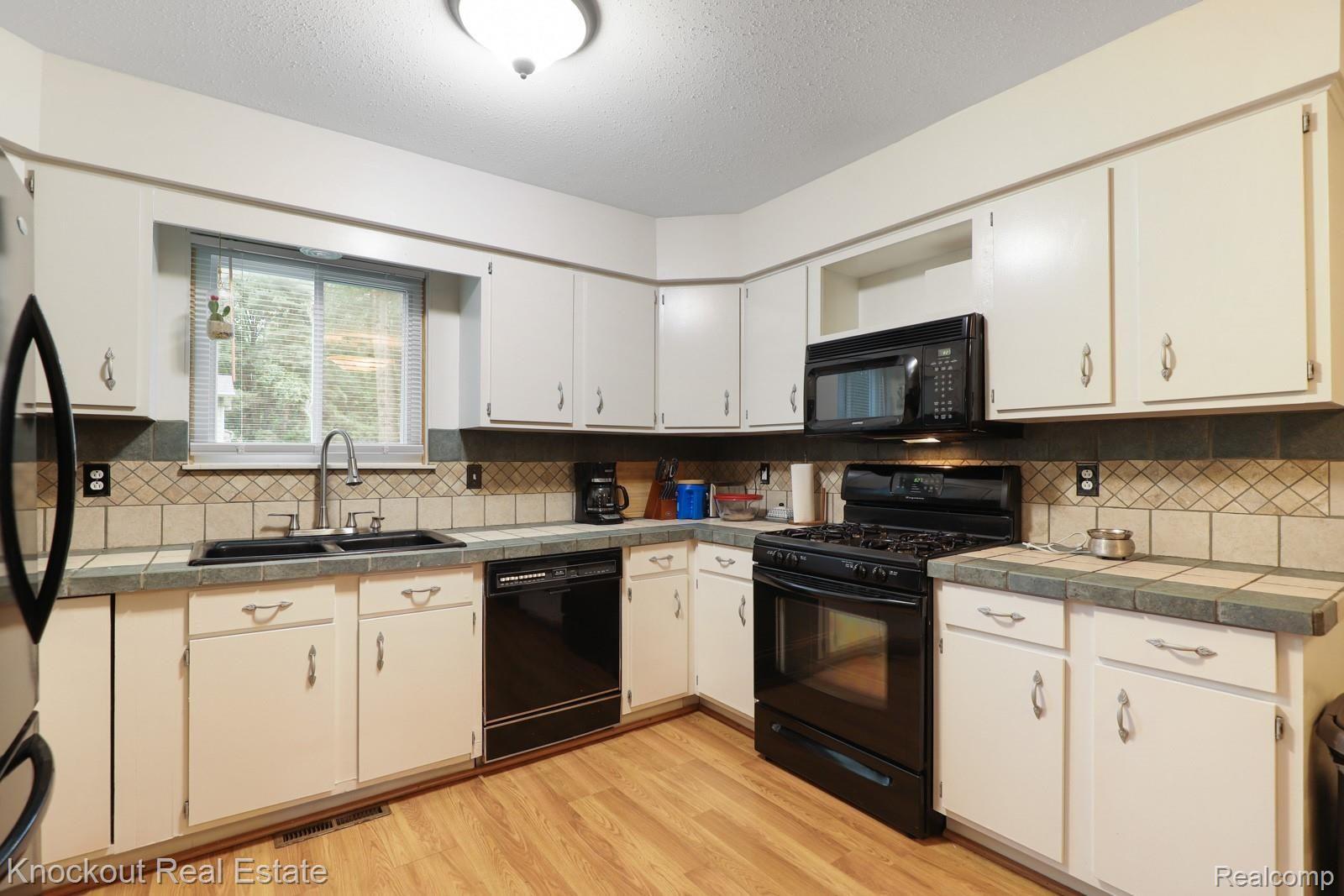 7060 Quain Road Birch Run, MI 48415 - Photo 12 of 34 7060 Quain Rd Bridgeport-14.jpg