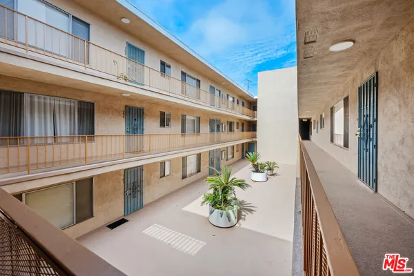 $5,495 | 833 5th Street, Unit 203, Santa Monica, CA 90403