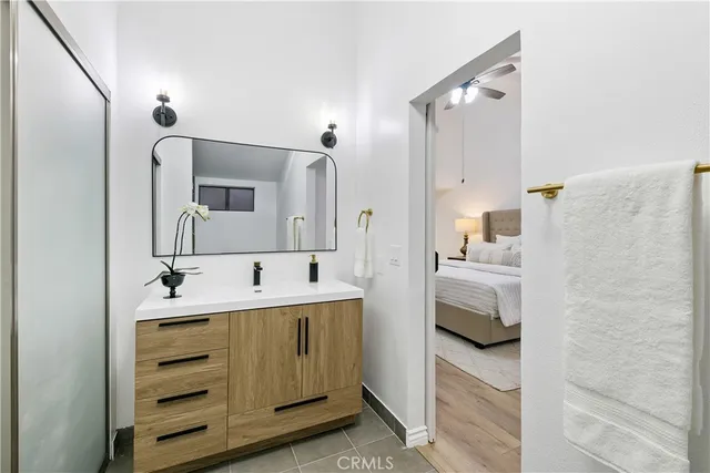 a en suite bathroom with a sink and a mirror