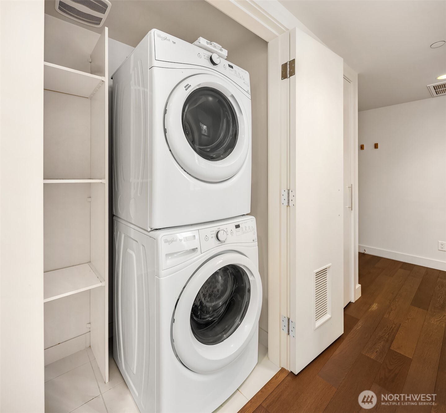 583 Battery Street, Unit 1202N Seattle, WA 98121 - Photo 21 of 40