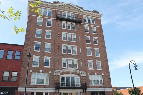 $329,900 | 131 Main Street, Unit 504, Burlington, VT 05401