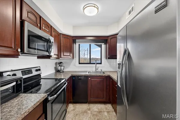 $239,900 | 6300 Sprig Oak Court, Unit C, St. Louis, MO 63128