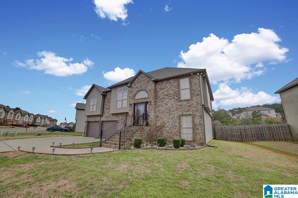5186 Meadow Lake Trail Bessemer, AL 35020 - Photo 2 of 33