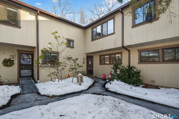 $275,000 | 9 Upper Commons, Unit 9, Woodbury, CT 06798