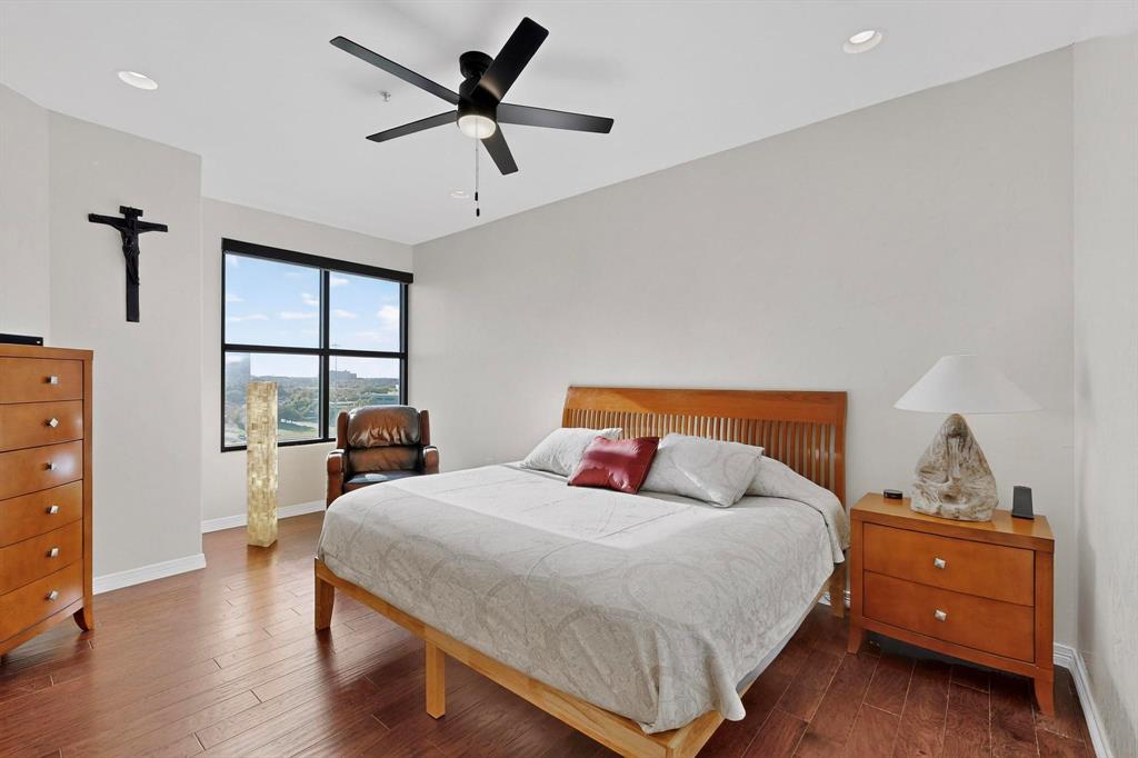 330 Las Colinas Boulevard East, Unit 1116 Irving, TX 75039 - Photo 12 of 36 a bed room with bed and window
