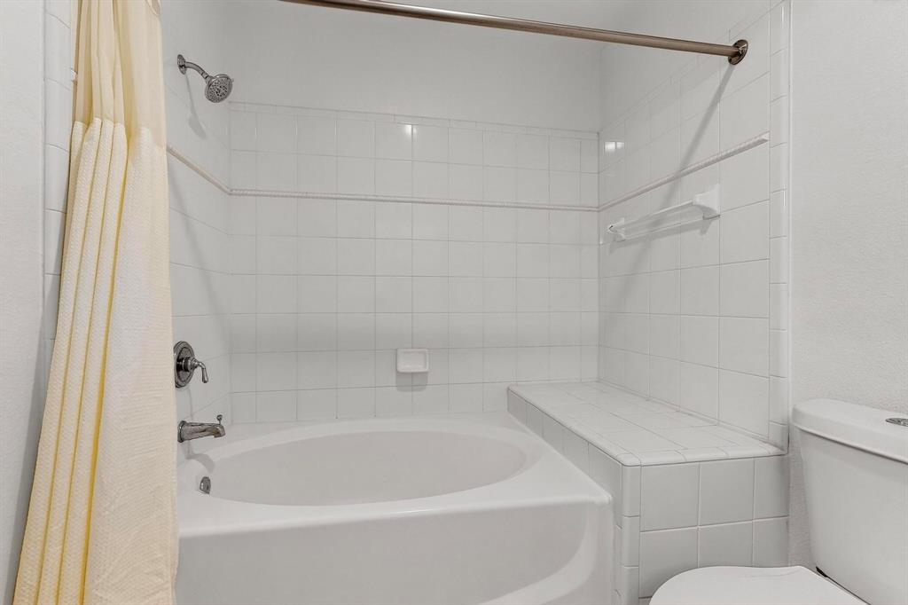 330 Las Colinas Boulevard East, Unit 1116 Irving, TX 75039 - Photo 15 of 36 a bathroom with a bathtub and toilet
