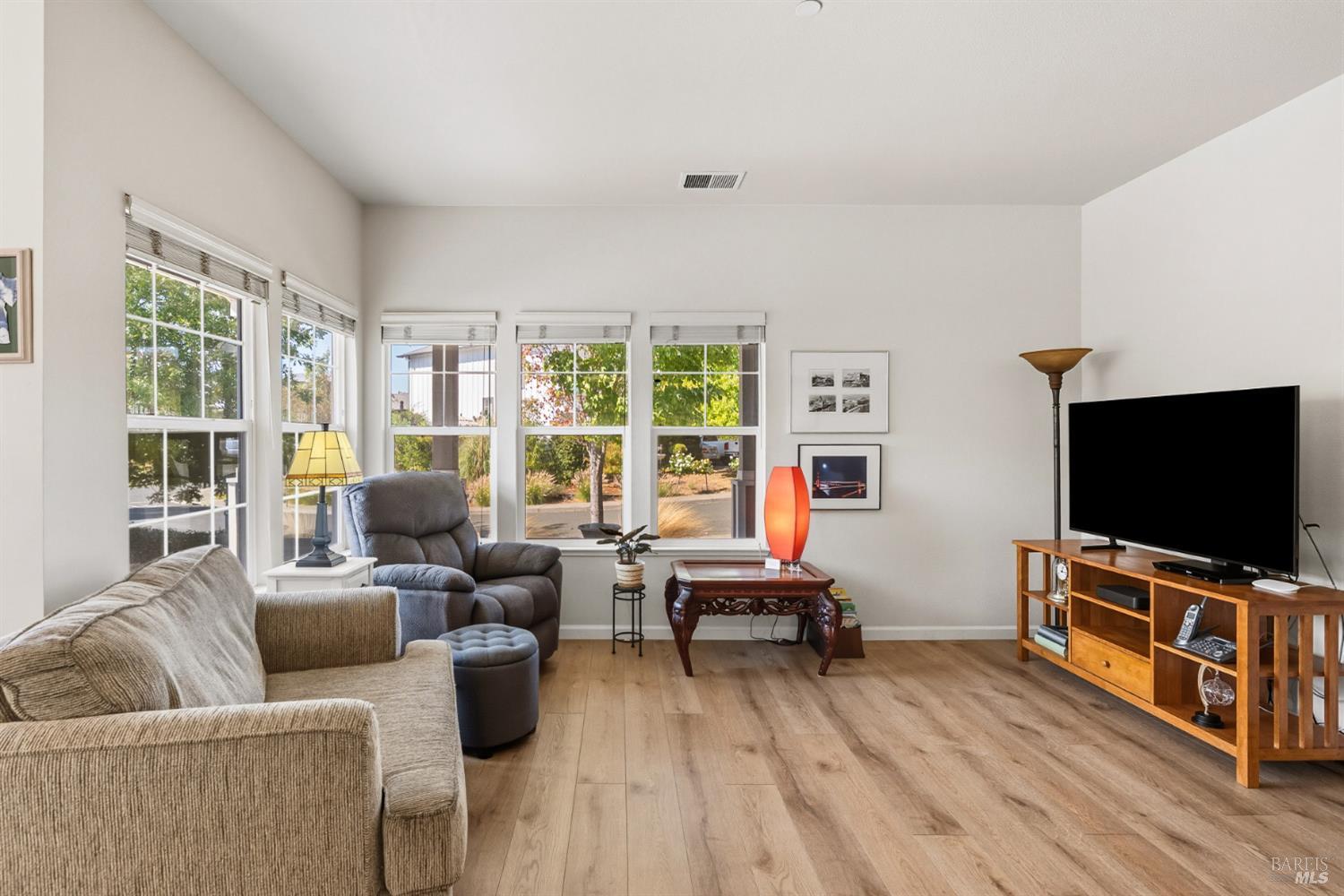 1724 Palomino Court Healdsburg, CA 95448 - Photo 3 of 30 a living room with furniture and a flat screen tv