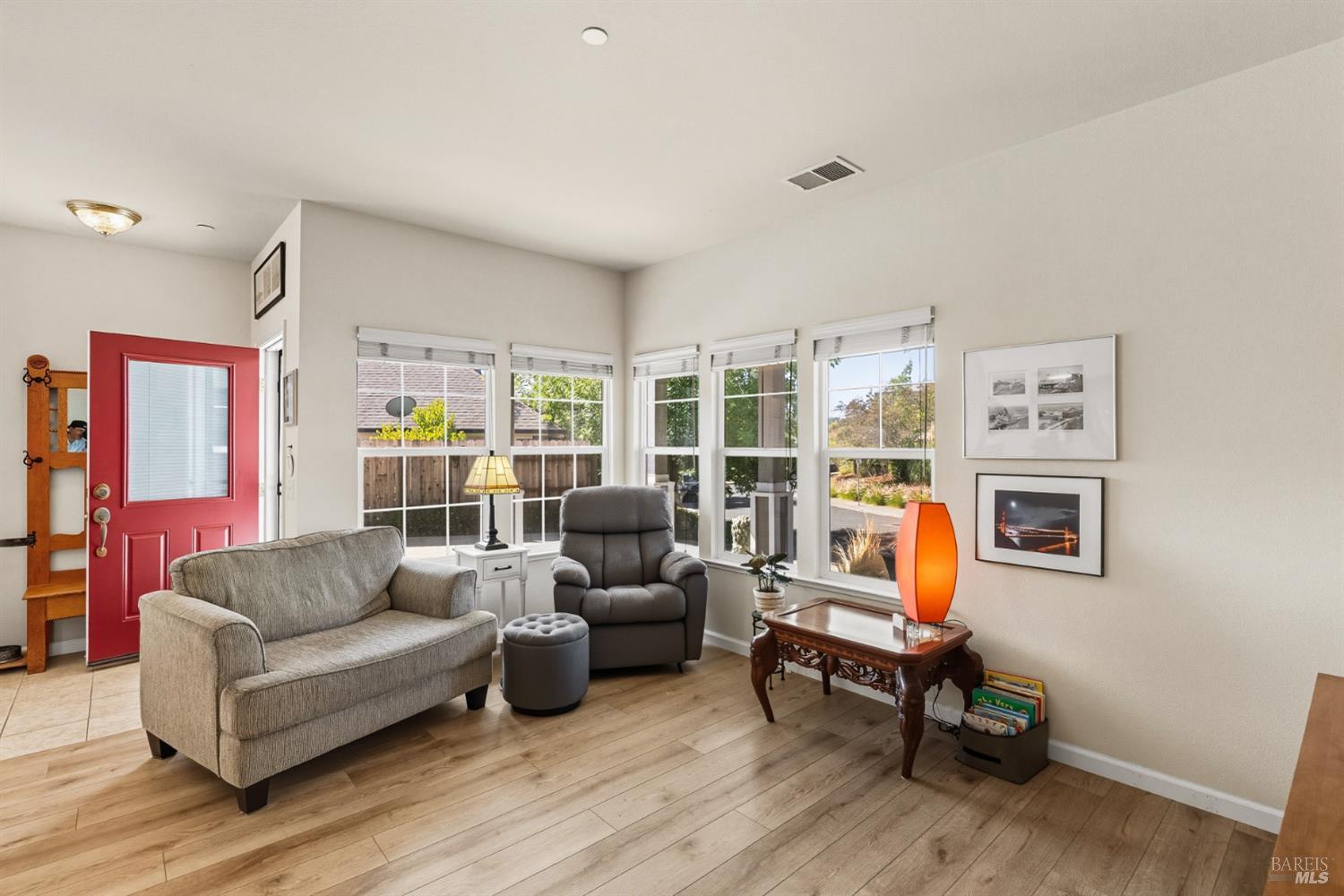 1724 Palomino Court Healdsburg, CA 95448 - Photo 5 of 30 a living room with furniture and a table