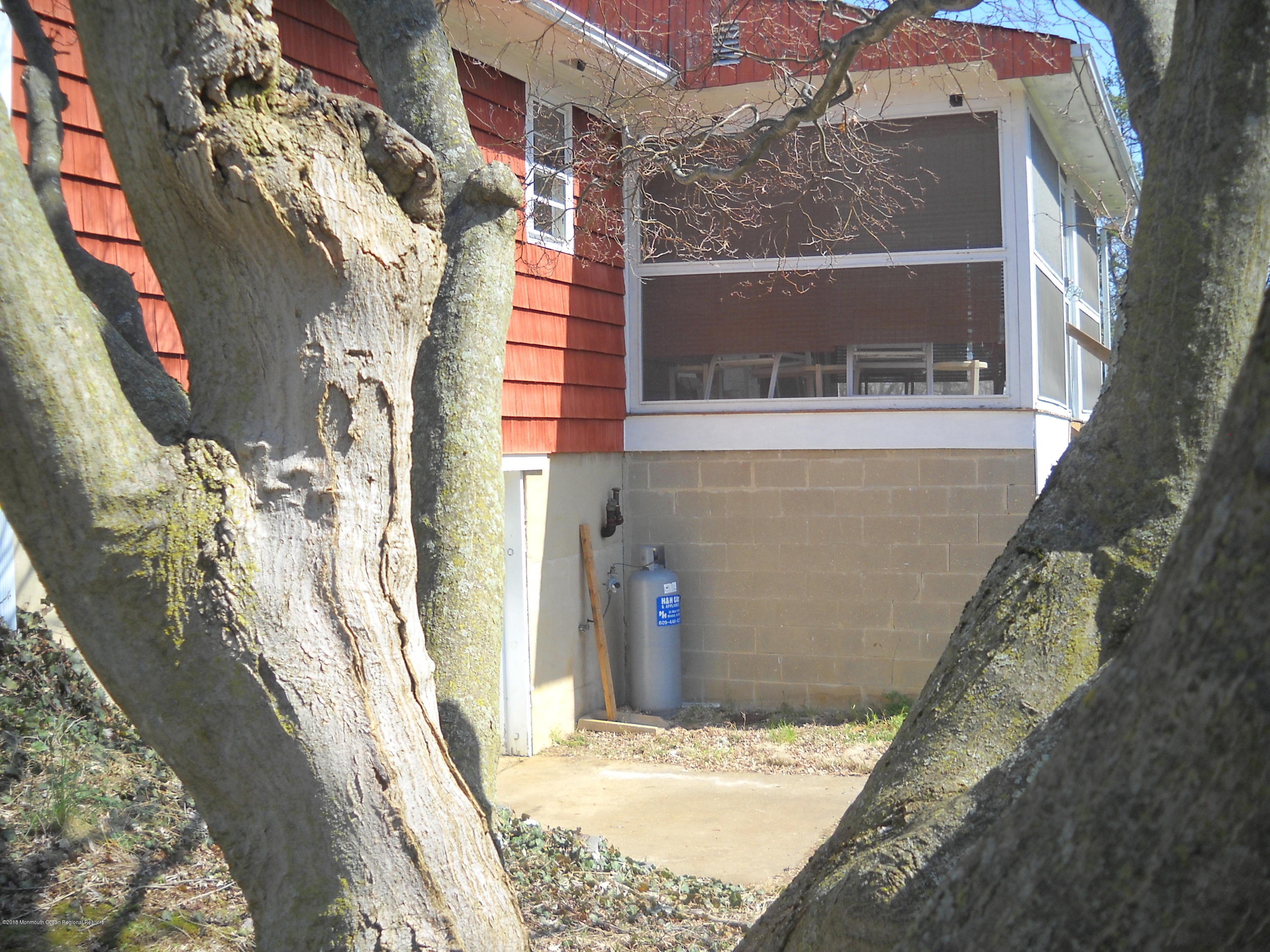 117 Jonathan Holmes Road Cream Ridge, NJ 08514 - Photo 3 of 23 DSCN0005 (1)