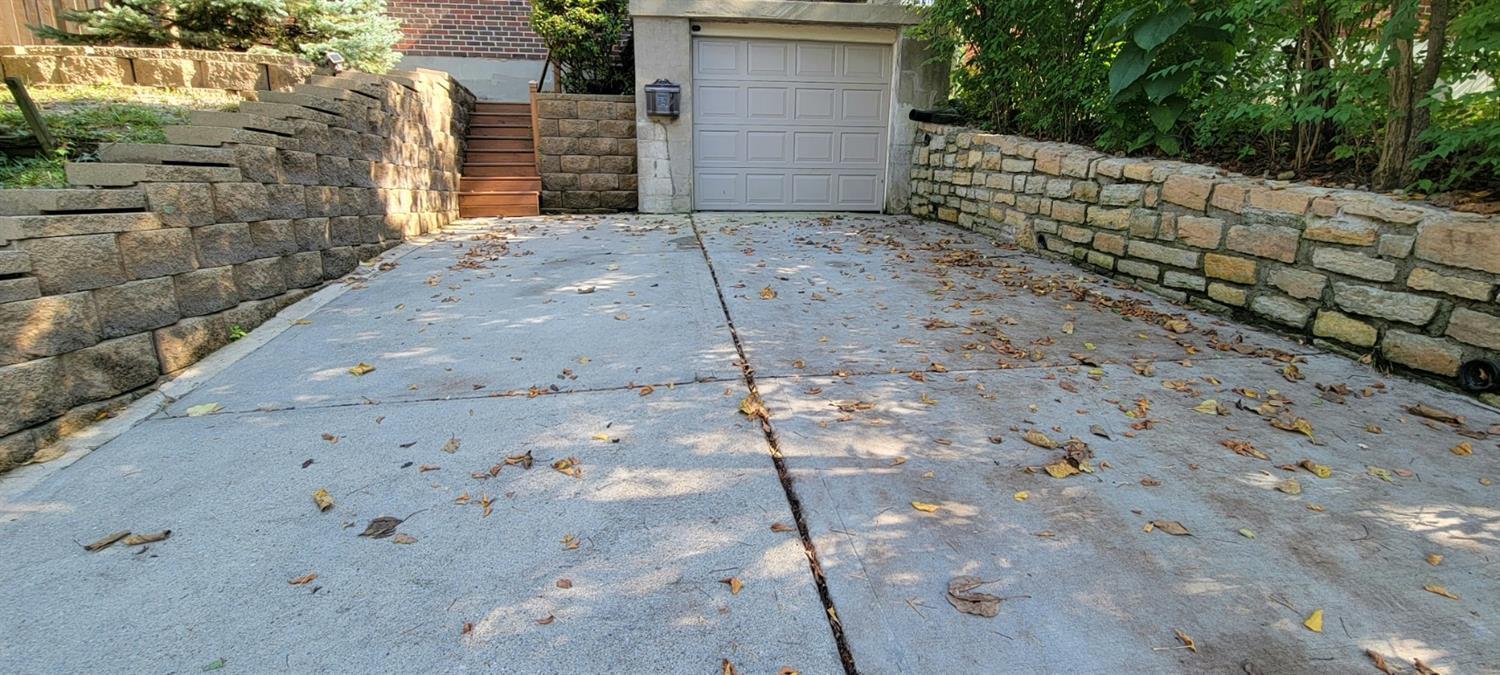 1512 Hunt Road Reading, OH 45215 - Photo 2 of 36