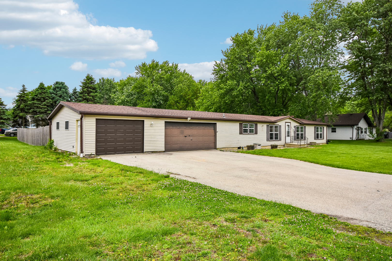 197 East Cermak Road Braidwood, IL 60408 - Photo 2 of 34