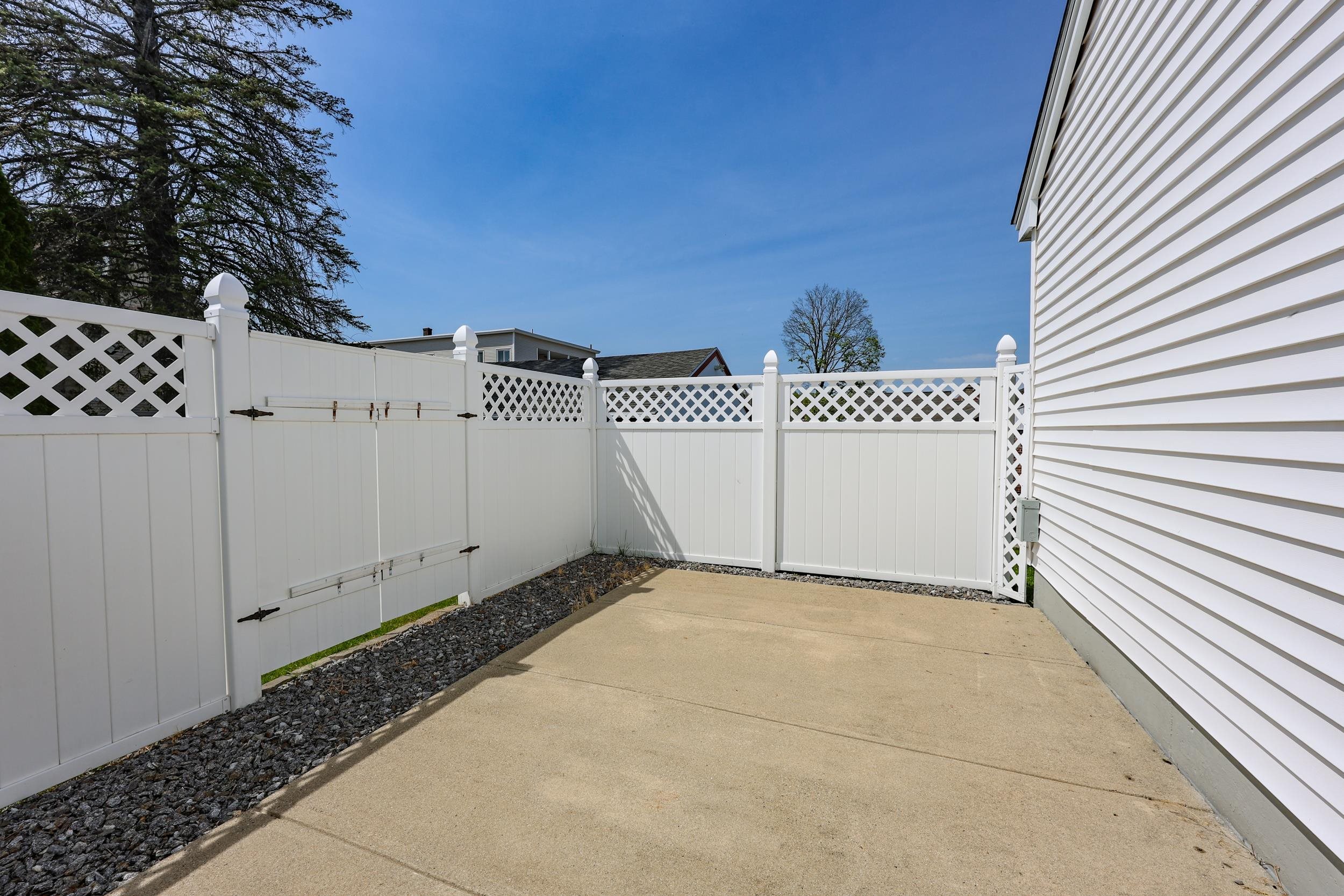 36 Alsace Street Manchester, NH 03102 - Photo 7 of 43