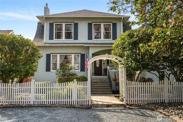 $975,000 | 1507 15th Street, Anacortes, WA 98221