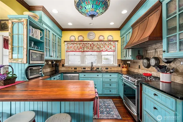 $975,000 | 1507 15th Street, Anacortes, WA 98221