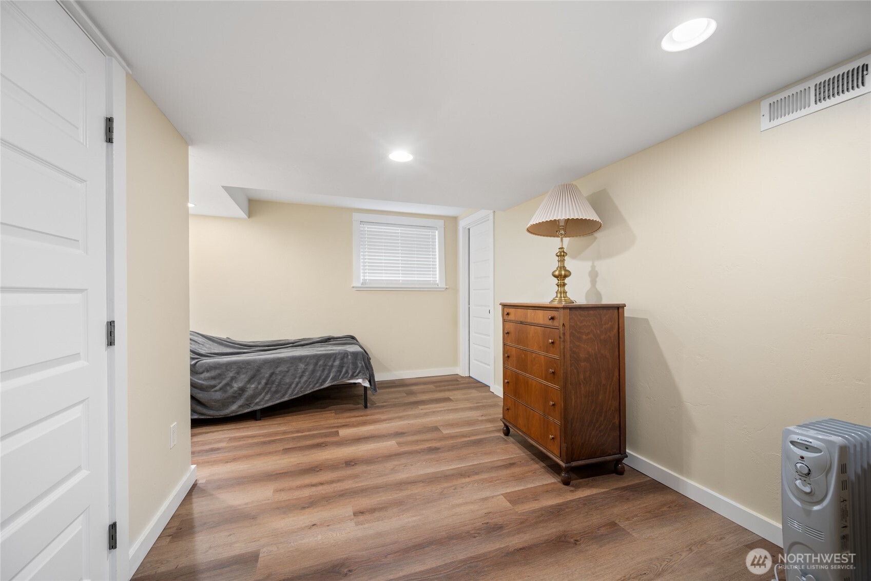 1507 15th Street Anacortes, WA 98221 - Photo 17 of 40 a bedroom with a bed and a dresser