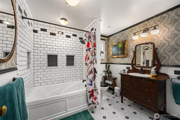 $975,000 | 1507 15th Street, Anacortes, WA 98221