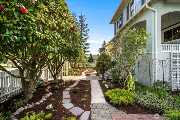 $975,000 | 1507 15th Street, Anacortes, WA 98221