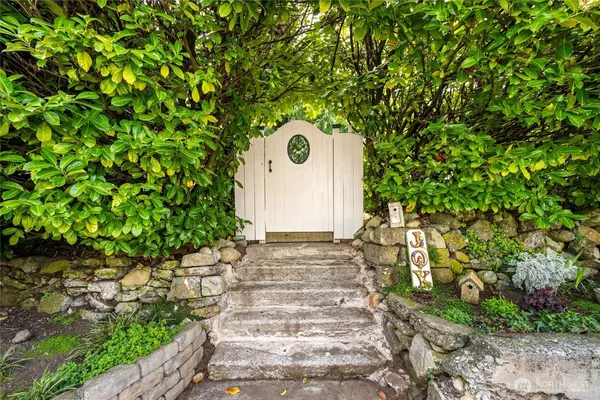 $975,000 | 1507 15th Street, Anacortes, WA 98221