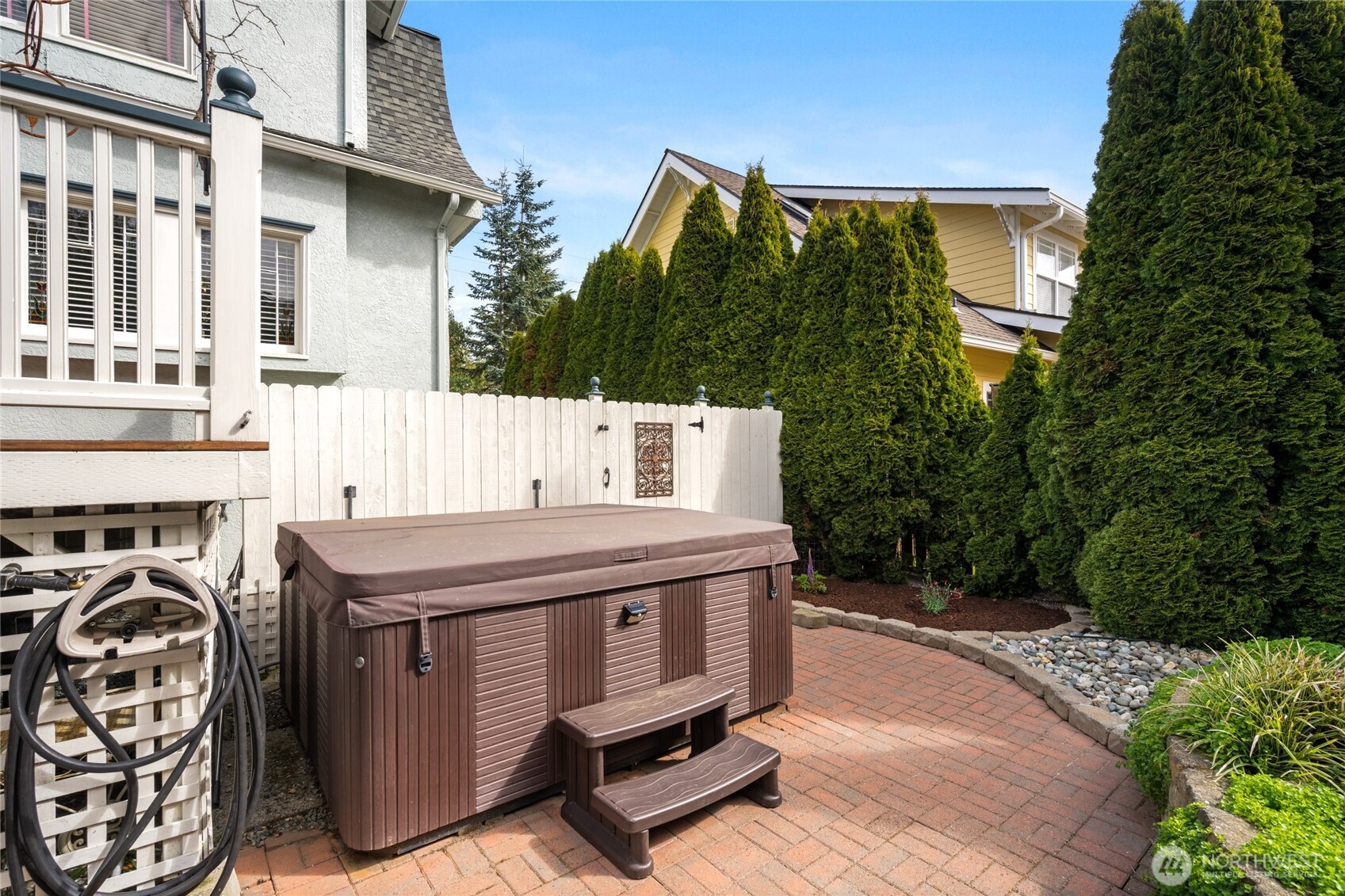 1507 15th Street Anacortes, WA 98221 - Photo 31 of 40 a view of a patio with table and chairs with wooden floor and fence