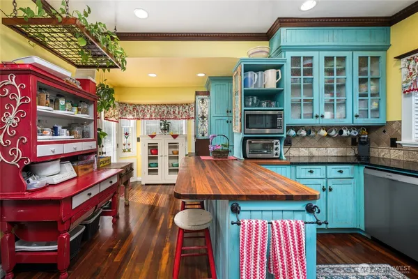 $975,000 | 1507 15th Street, Anacortes, WA 98221