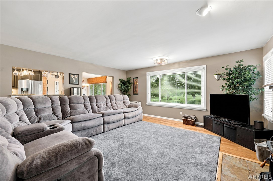 154 Muegel Road Amherst, NY 14051 - Photo 9 of 49 Living Room