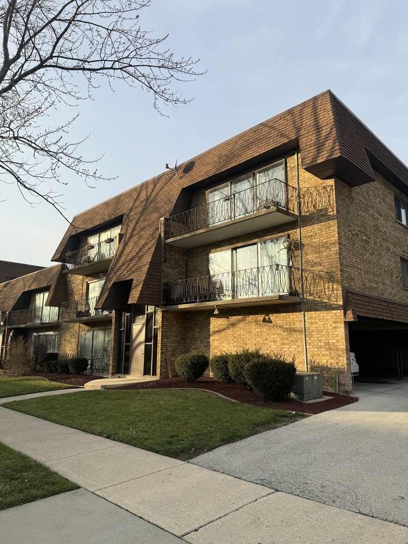 7002 99th Street, Unit 305 Chicago Ridge, IL 60415 - Photo 1 of 24 Gallery Image 1