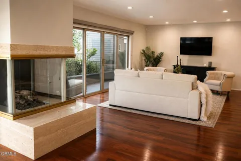 $975,000 | 1255 South Orange Grove Boulevard, Unit 4, Pasadena, CA 91105